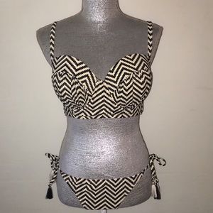 NWOT Xhilaration bikini bottom